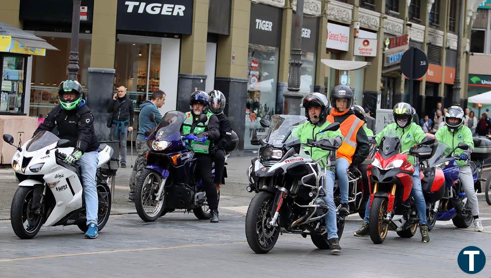 Una marcha motera recorre las calles de León para concienciar sobre las donaciones