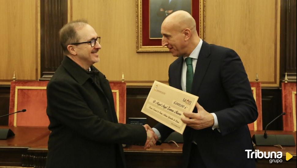 Miguel Ángel Zamora recoge el XLVIII Premio de Poesía Antonio González de Lama