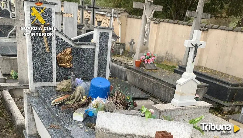 Detenido por causar daños en cinco sepulturas del cementerio de Canales, en Soto y Amío (León)