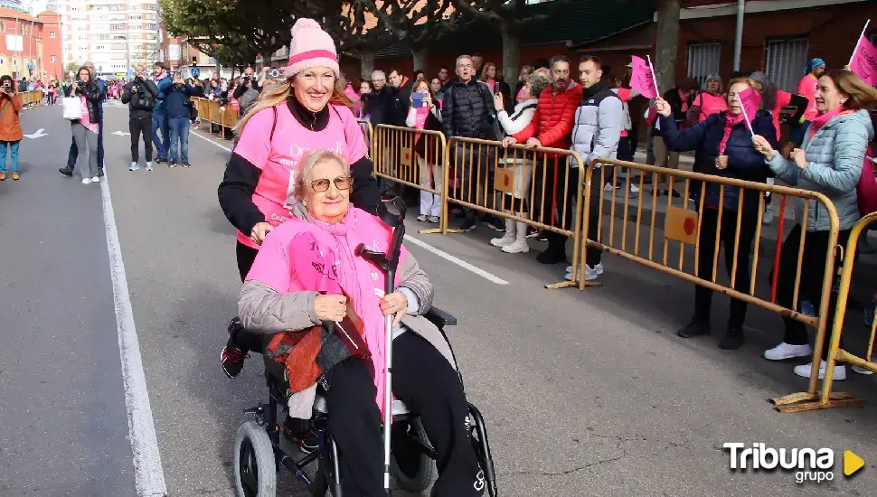 León sale a la calle en su décima cita anual solidaria por la investigación del cáncer de mama