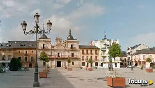 Vecinos del casco antiguo de Ponferrada anuncian "guerra" contra la semipeatonalización de la avenida del Castillo