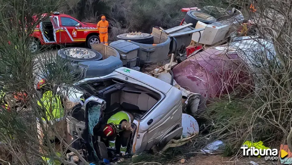 Seis horas de rescate a un conductor de camión que resultó herido en un aparatoso accidente en Santas Martas