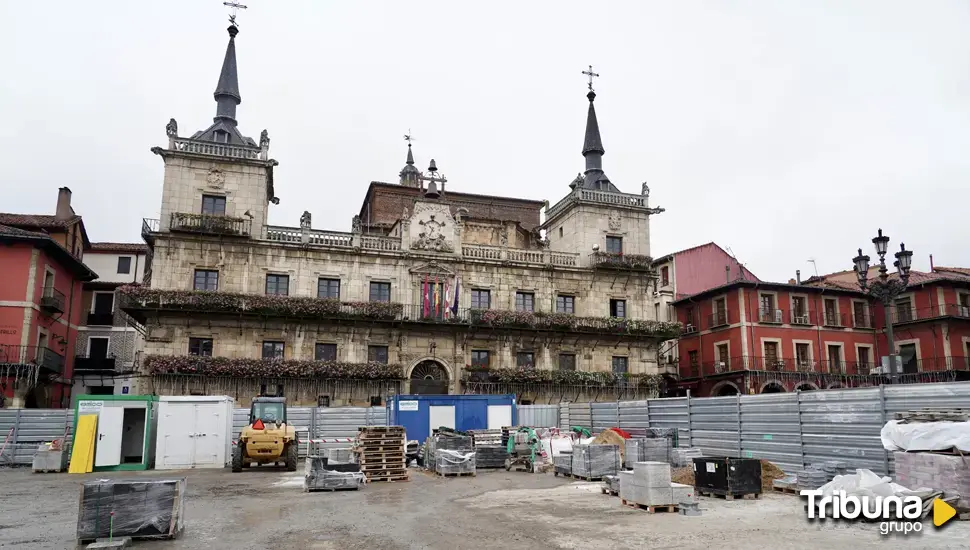 El Ayuntamiento de León prevé concluir a principios de verano la rehabilitación de la Plaza