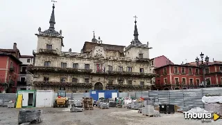 El Ayuntamiento de León prevé concluir a principios de verano la rehabilitación de la Plaza