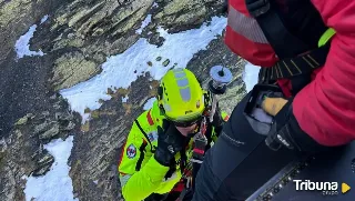 Rescatan en helicóptero a un senderista natural de León en la Montaña Palentina