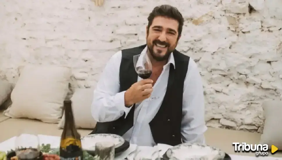 El cantante Antonio Orozco elige El Bierzo para crear su primer vino: el mencía 'Pedacitos de ti'