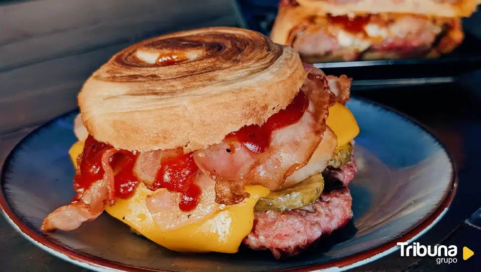 Un leonés y un asturiano 'desafían' al mejor cocinero del mundo con su hamburguesa de croissant