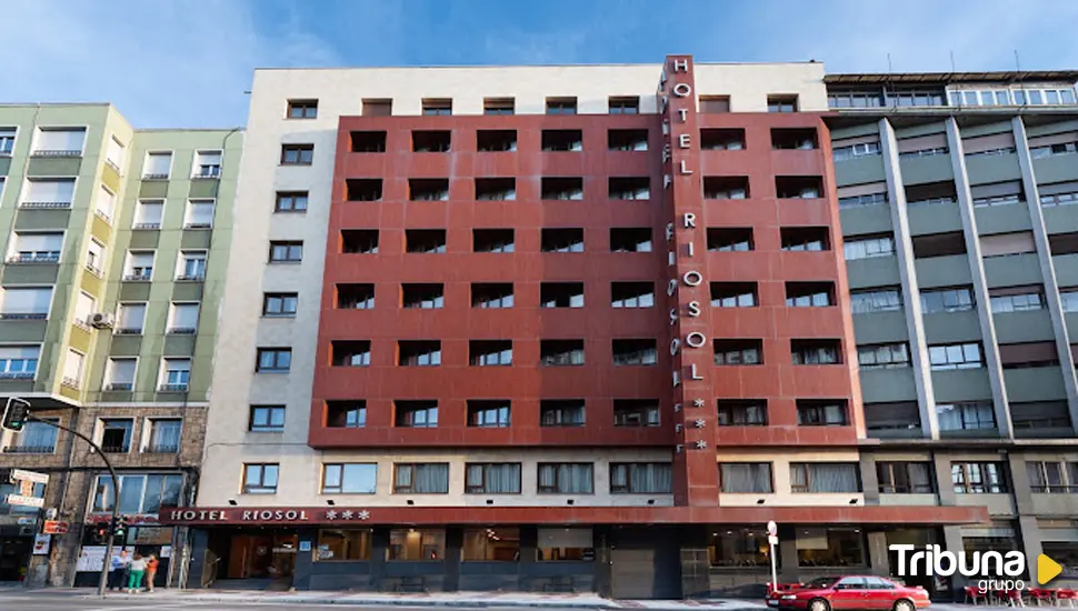 Muere una pareja tras precipitarse desde la sexta planta del hotel Riosol de León