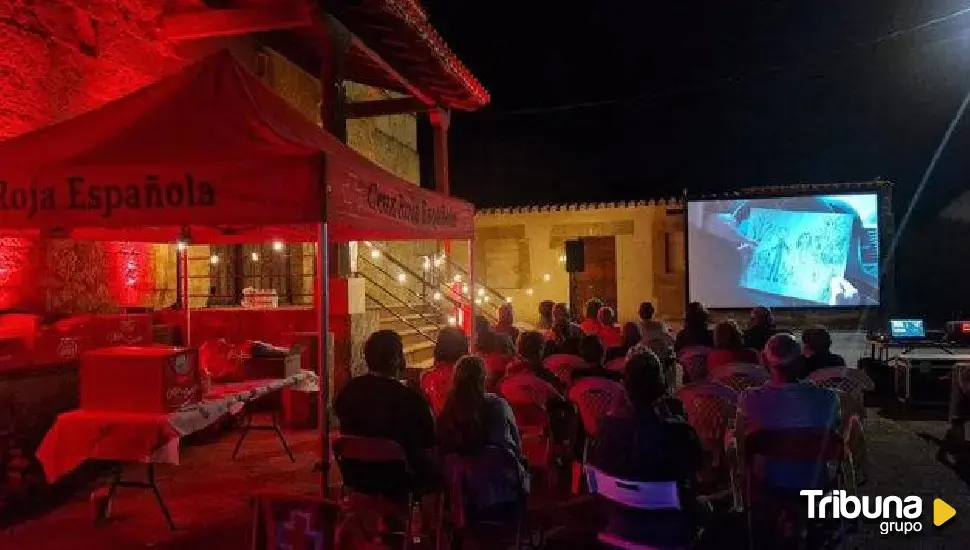 Cruz Roja lleva el cine de verano a las zonas más despobladas de la provincia