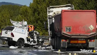 Tres muertos y dos heridos en el choque de un camión y una furgoneta en León