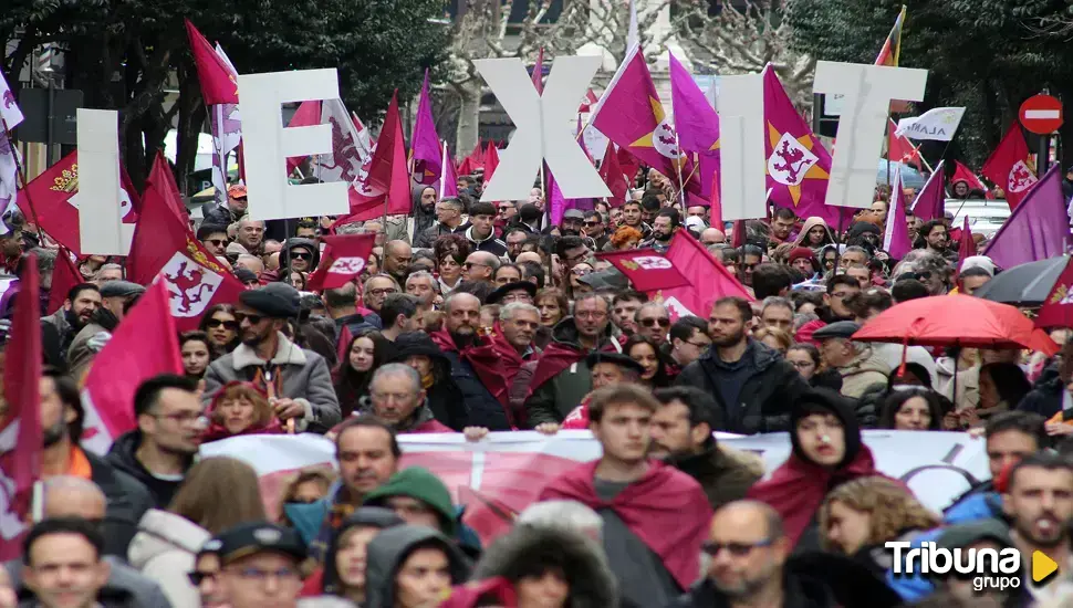 Miles de leoneses salen a la calle para exigir medidas por el futuro de la provincia de León